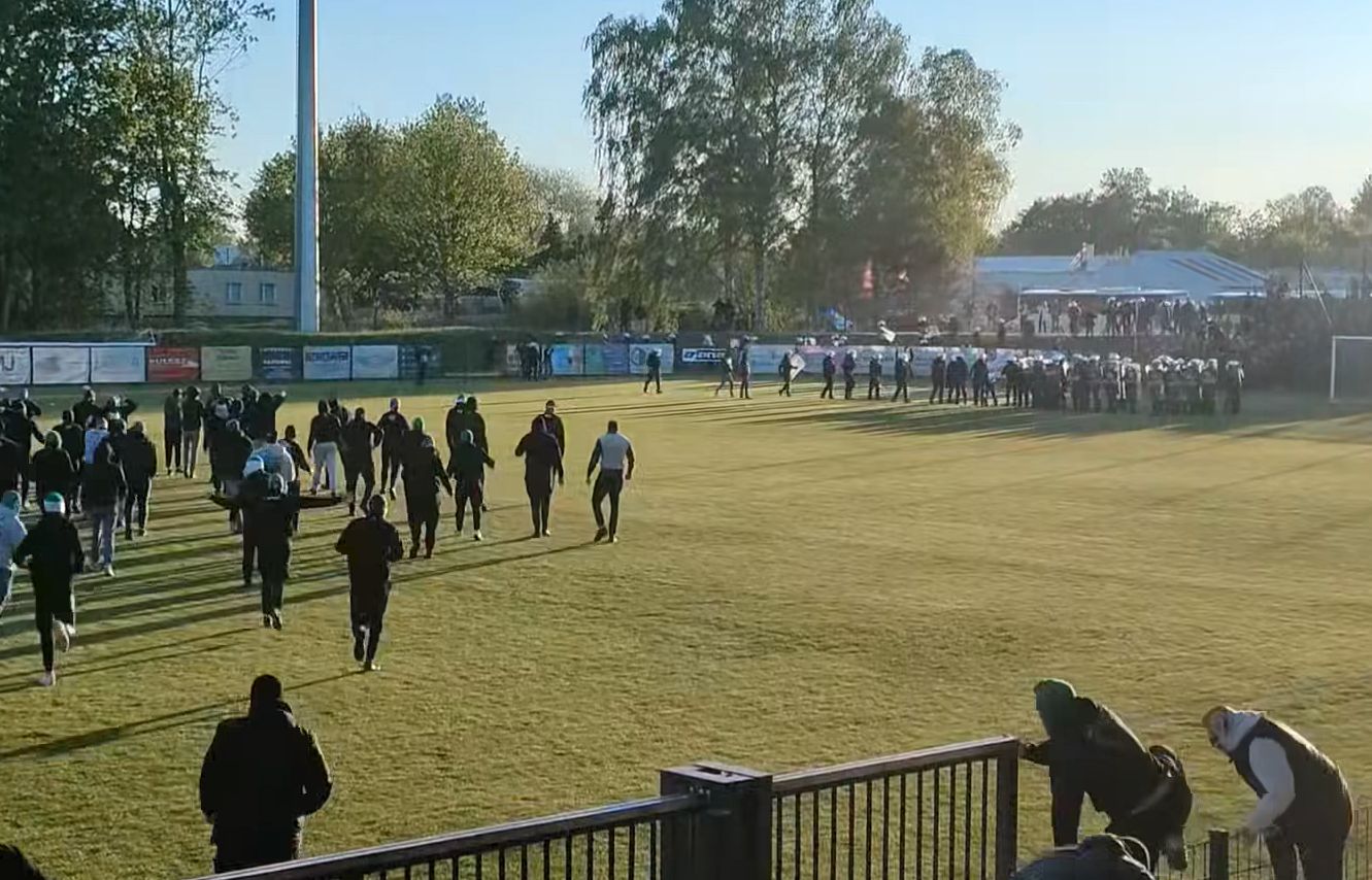 Skandal na meczu w Słupsku. Dwóch policjantów rannych