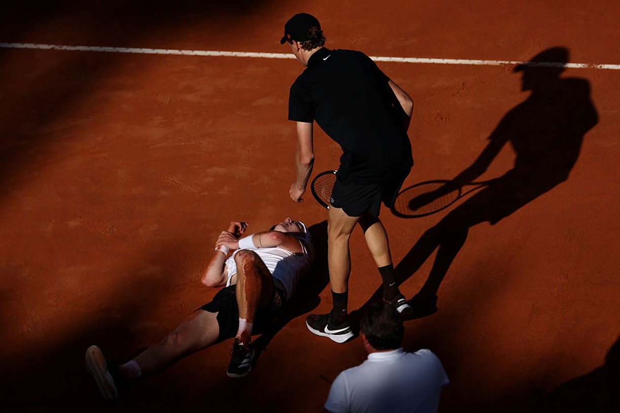 Groźny upadek na korcie w Rzymie. Lider rankingu natychmiast zareagował