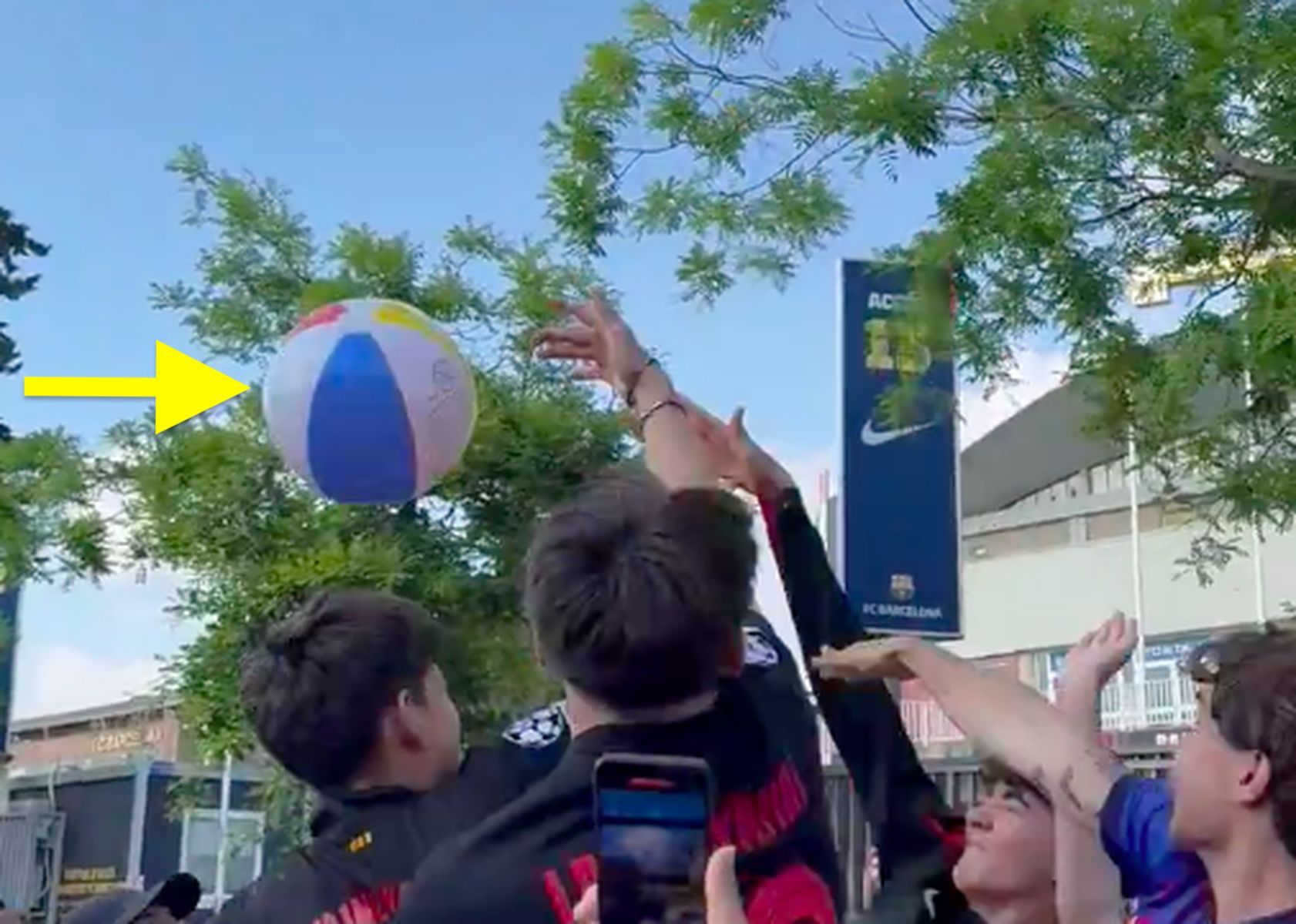 Sceny na fecie Barcelony. Zakpili z gwiazdora Realu