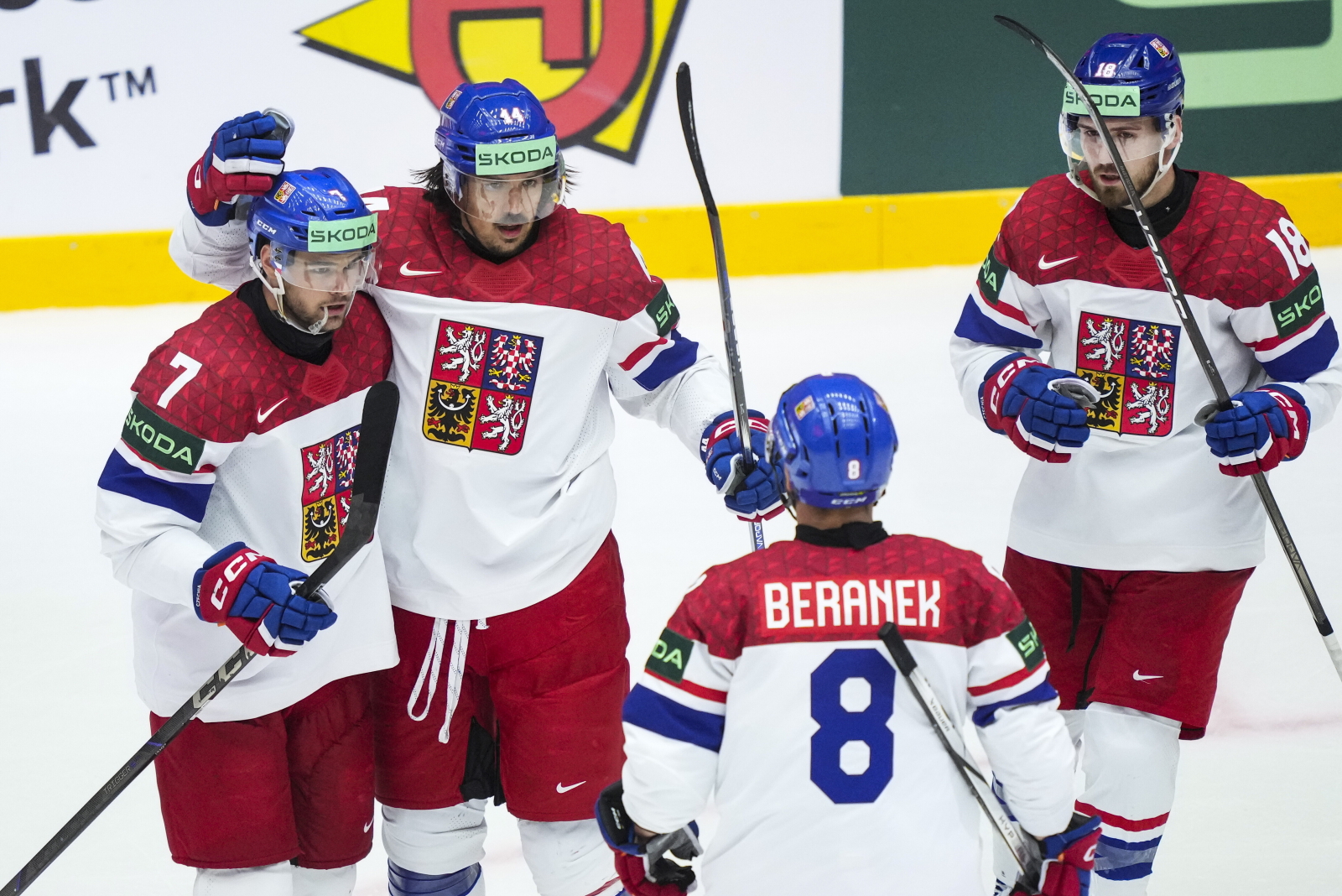 Mistrzowie świata zdemolowali rywali. Hat-trick weterana