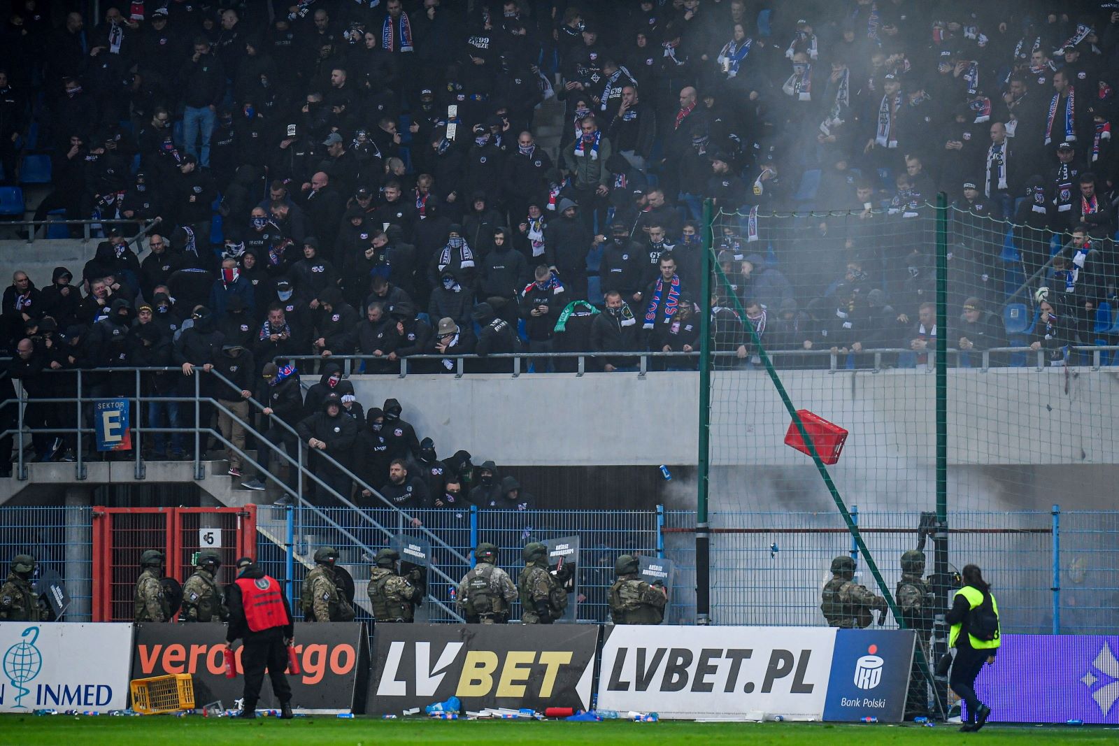 Skandaliczne zachowanie kiboli. Już wiadomo, co zniszczyli