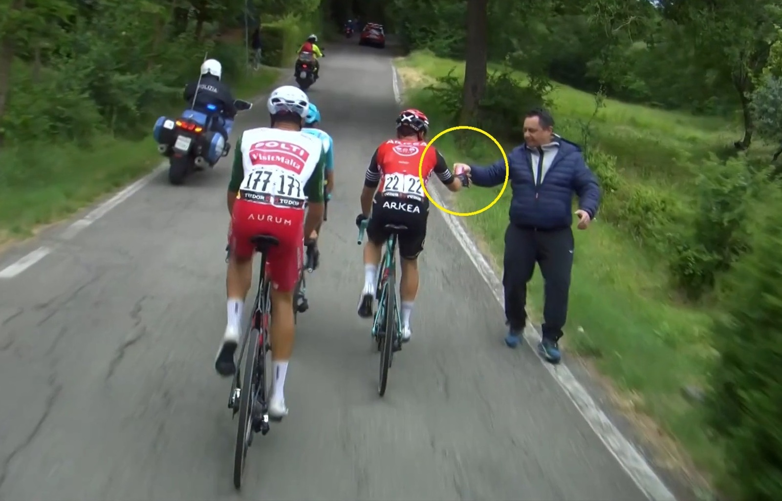 Wziął od kibica colę. To był kosztowny błąd