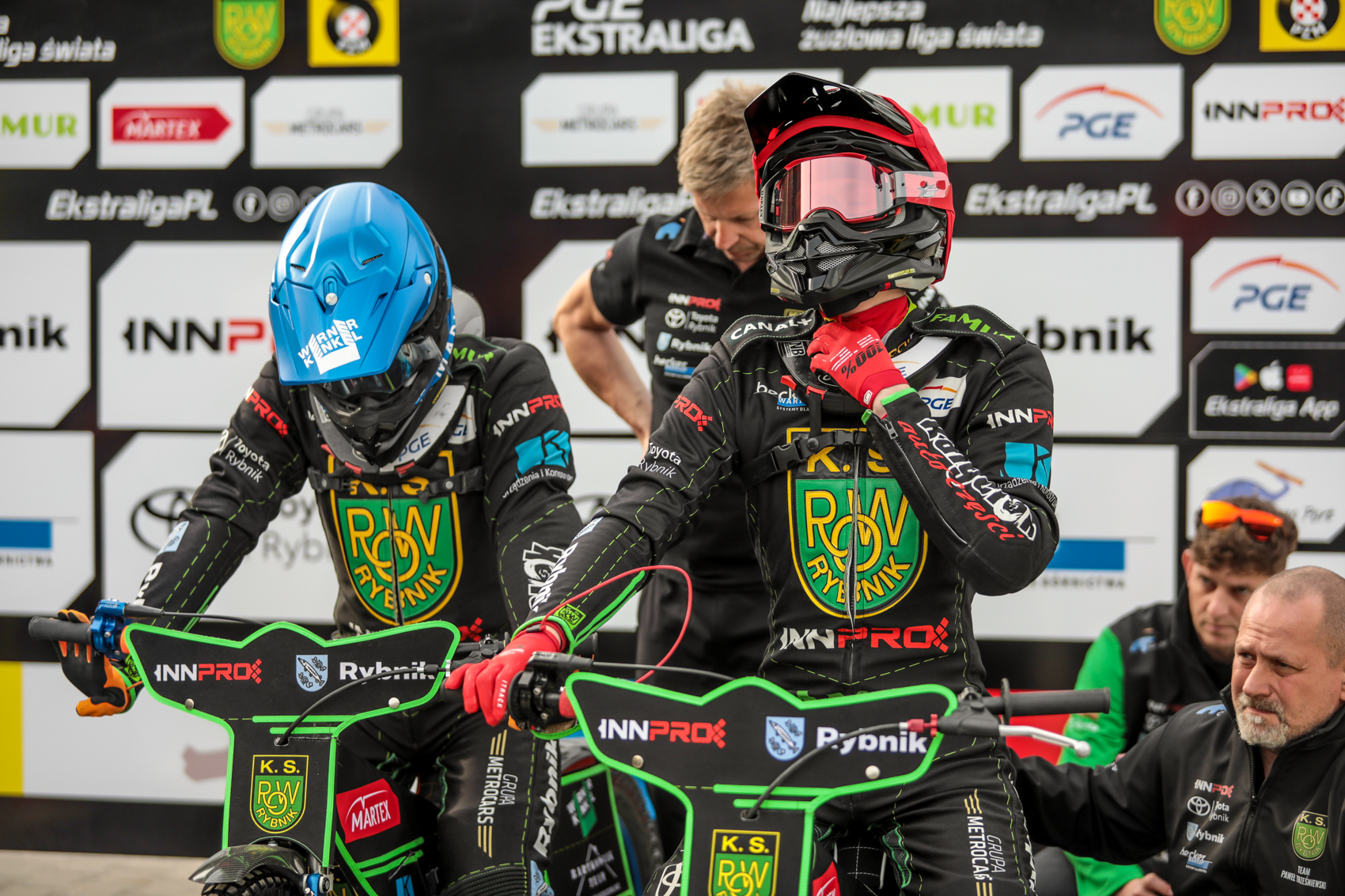 Żużel. Groźny upadek w Zielonej Górze. Motocykl szalał w pasie bezpieczeństwa
