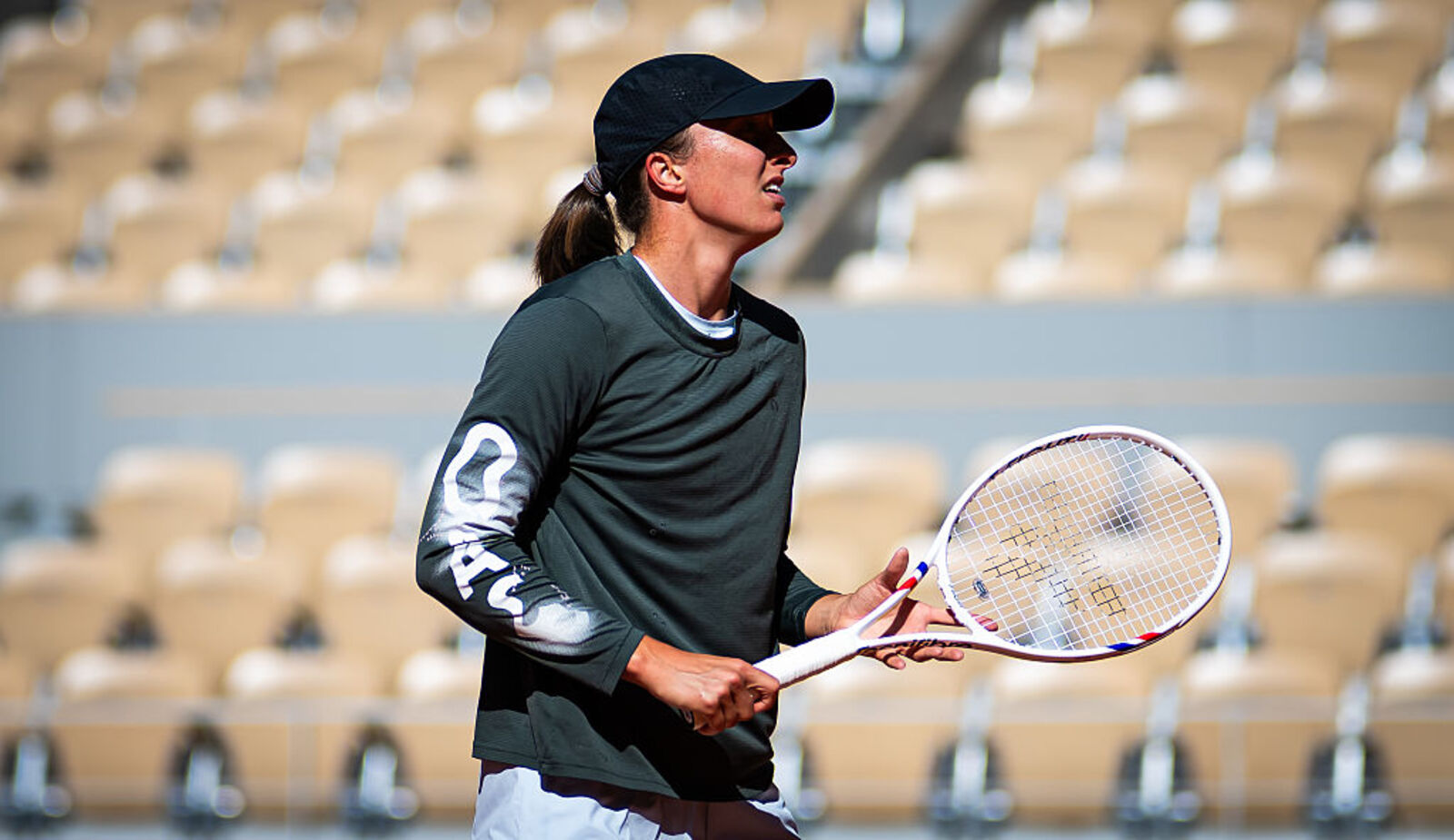 "Jakim prawem jej się czepiacie?". Grzmi przed meczem Świątek w Paryżu