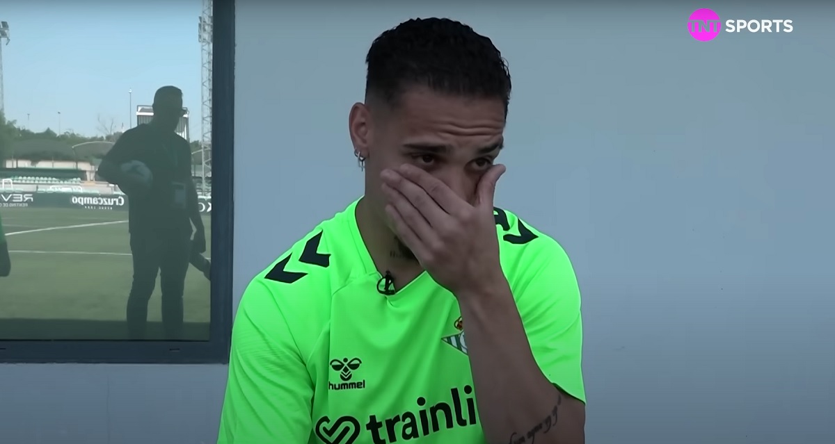 Rozpłakał się w trakcie wywiadu. "Nie jadłem całymi dniami"