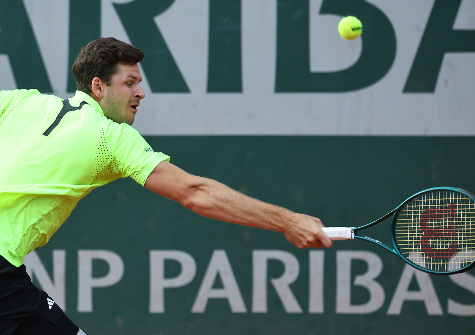 Marny koniec gry na mączce. Co czeka Huberta Hurkacza?