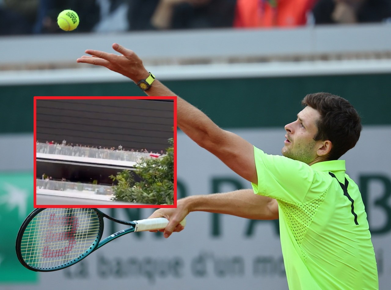 Duże zainteresowanie meczem Hurkacza. Fani aż stali na balkonie