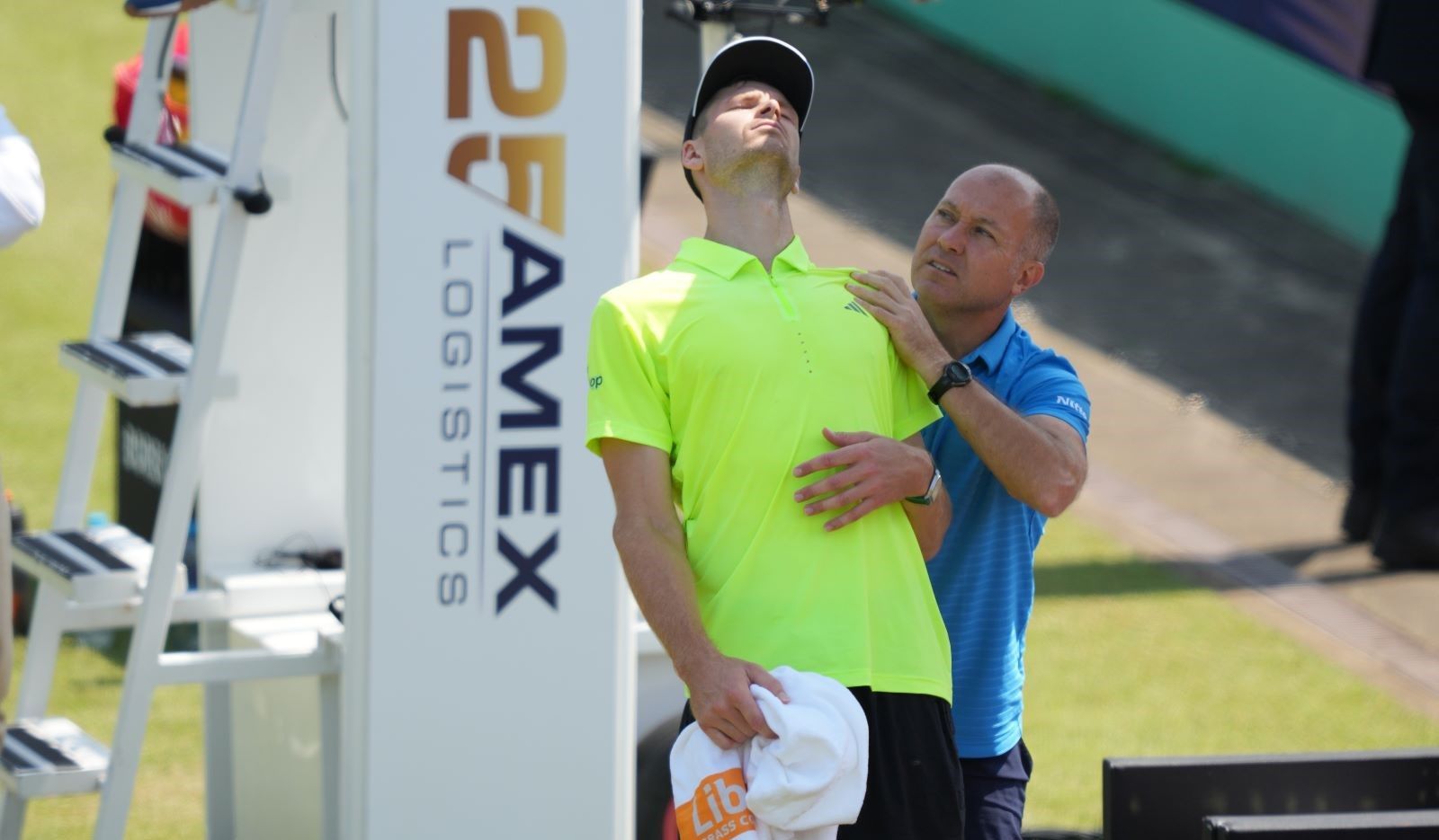 Nagle położył się na korcie. Hurkacz wyjaśnił, co się stało