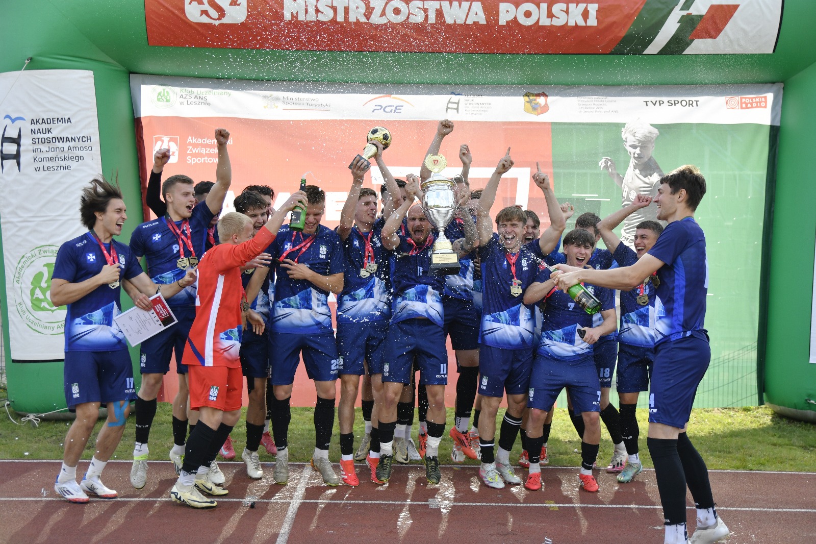 Piłkarze Uniwersytetu Rzeszowskiego najlepsi w AMP w Lesznie