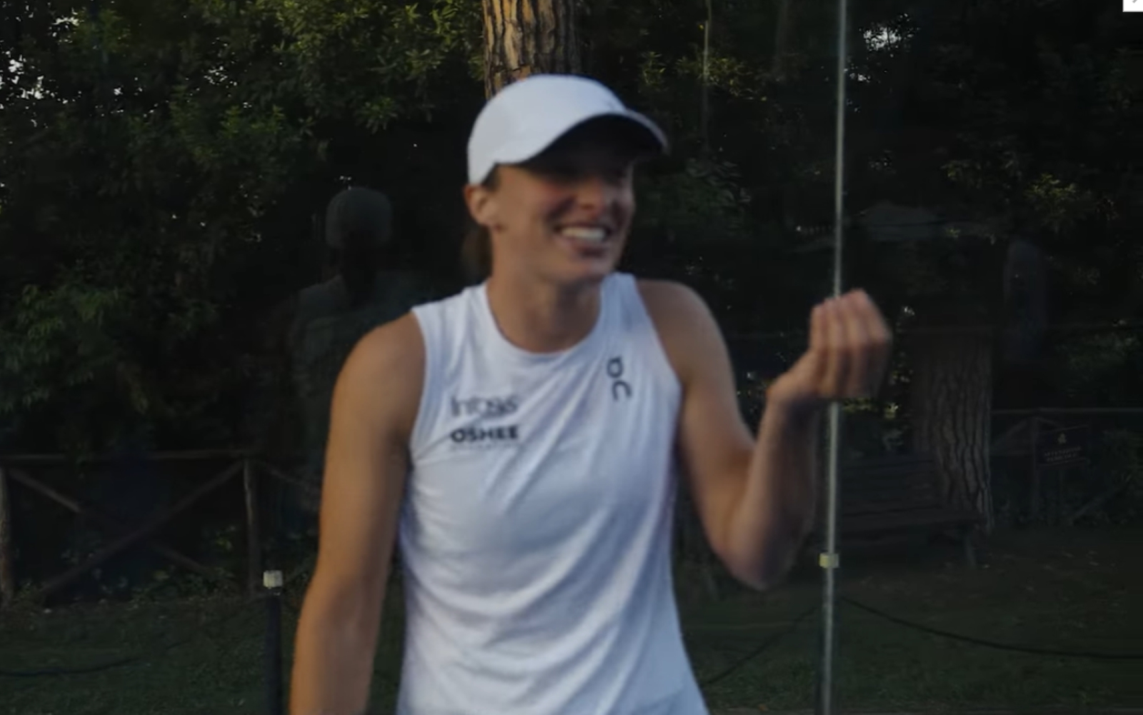Kort, rakieta, ale zupełnie inny sport. Nagrali, z czym Świątek miała spory problem
