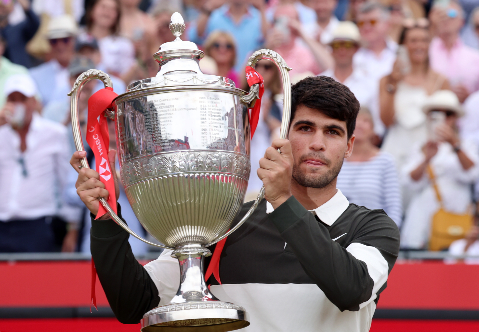 Trzysetowy finał. Carlos Alcaraz odzyskał tytuł na kortach Queen's Clubu