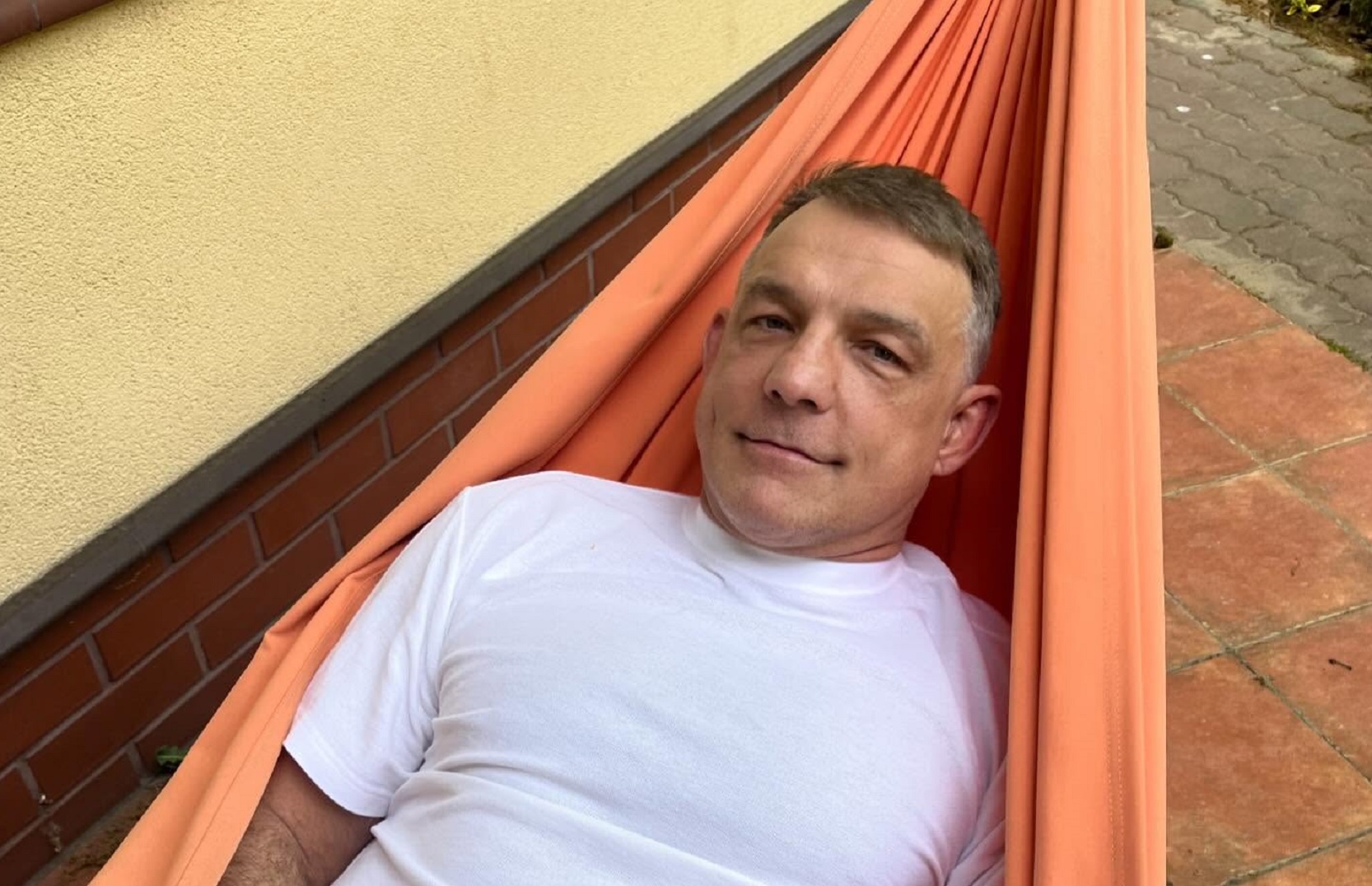 W 1996 roku pokochała go cała Polska. Tak dziś żyje