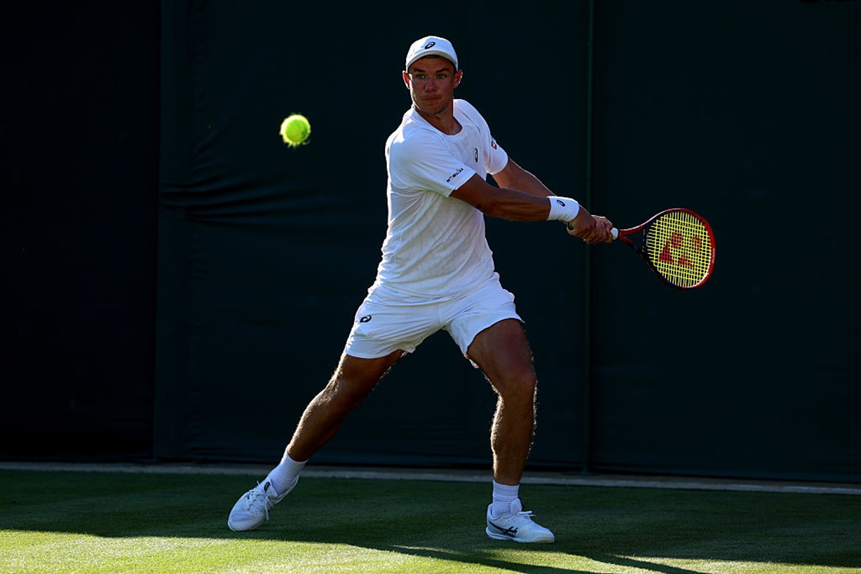 Ponad 3 lata i koniec. Wyczekiwane i wielkie zwycięstwo Majchrzaka na Wimbledonie