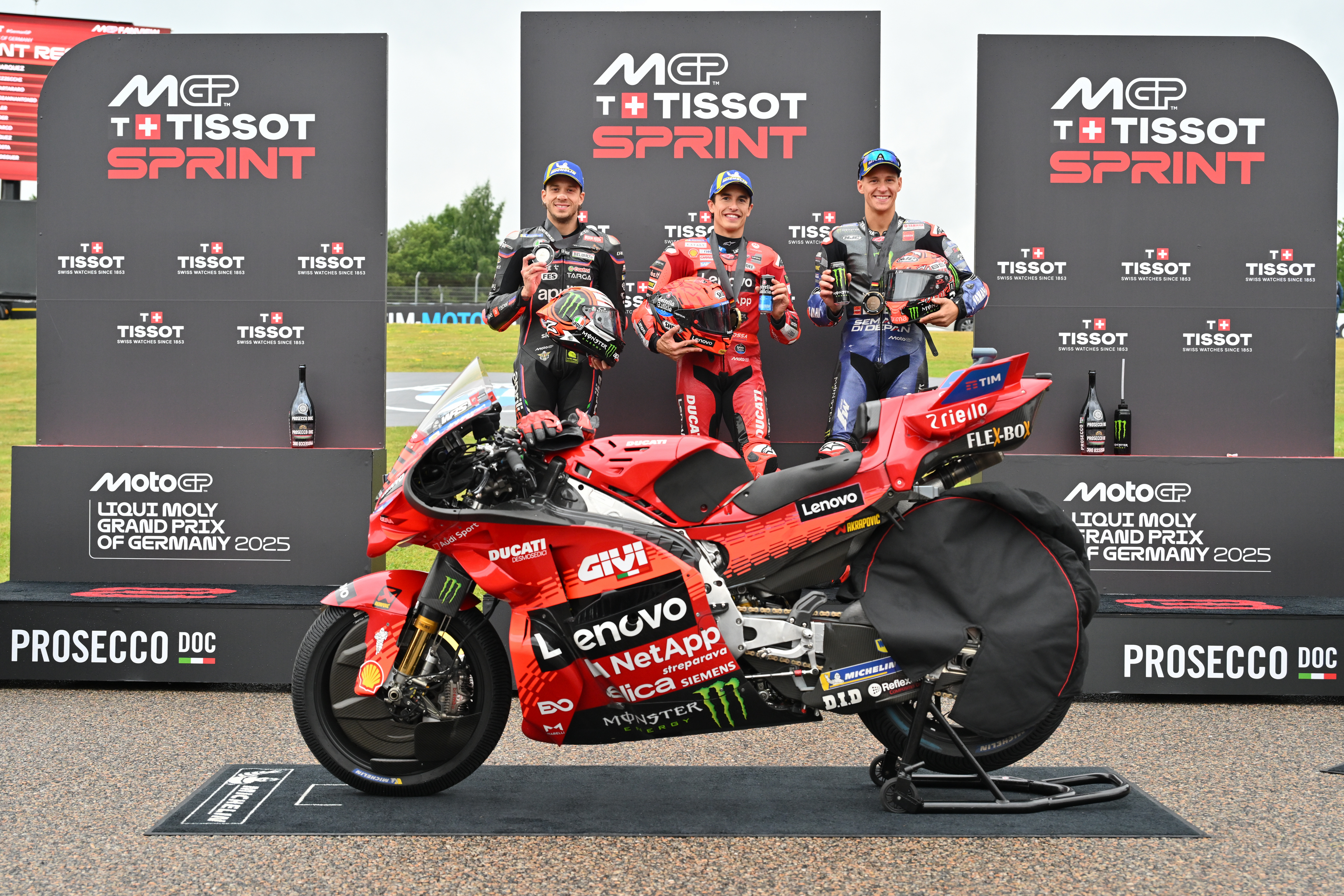 Błąd na starcie stworzył epickie show. Walka do ostatnich metrów w MotoGP