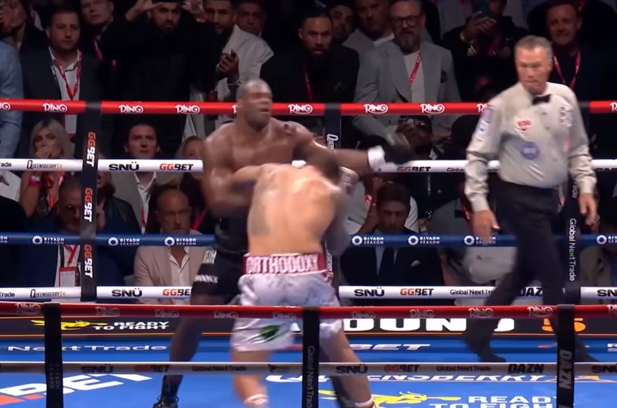 Niesamowity nokaut! Tak Usyk zakończył mistrzowską walkę (wideo)