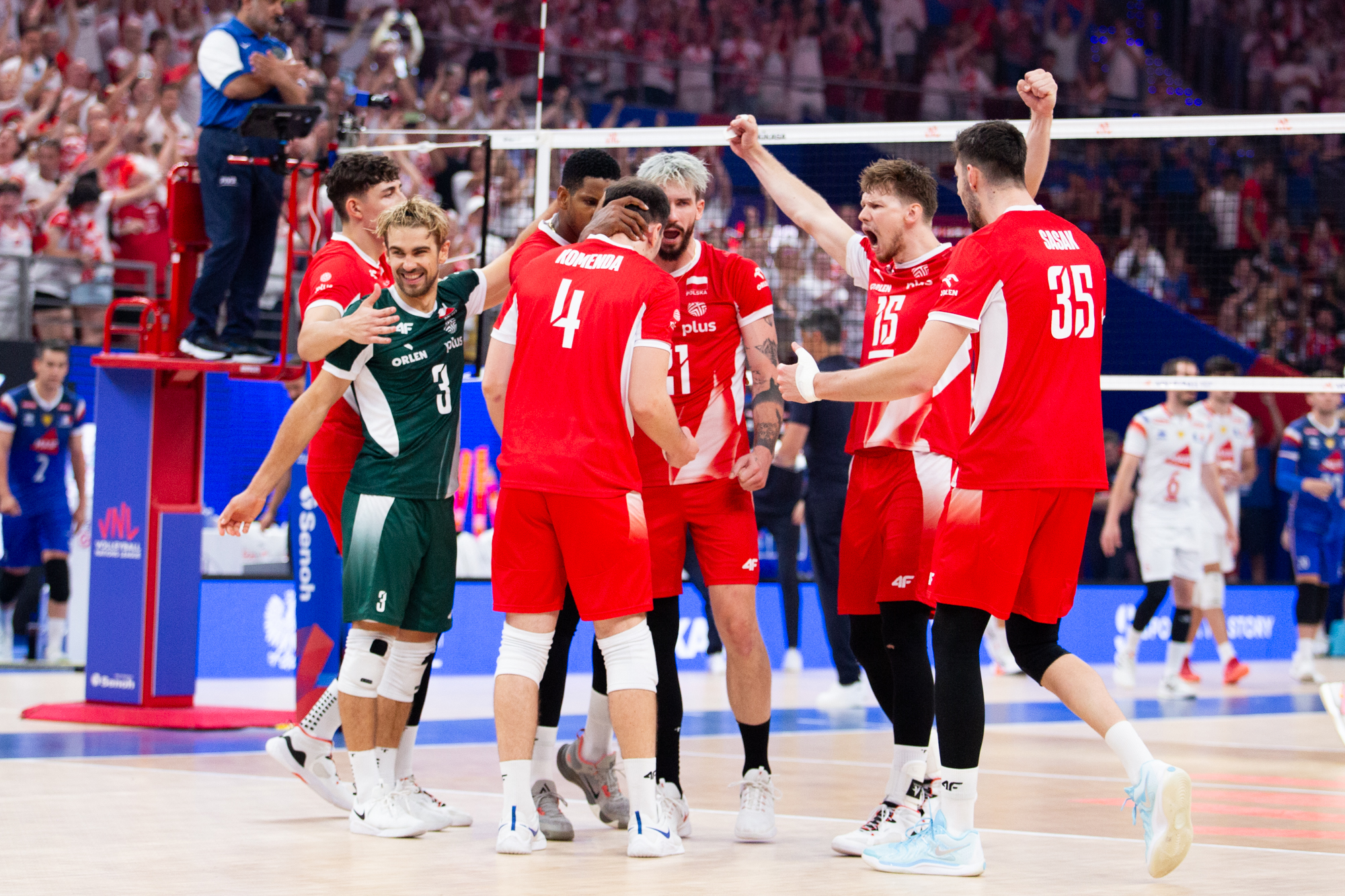 Siatkarski klasyk z udziałem Polaków w walce o finał Ligi Narodów.