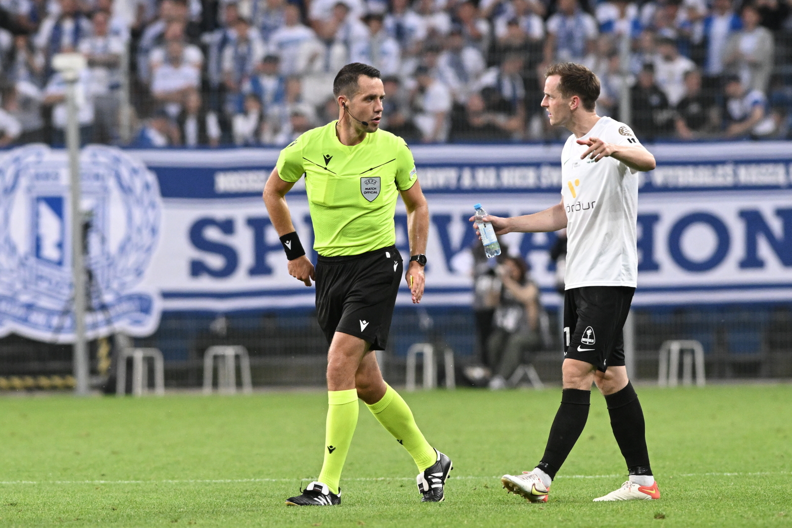 "Skandalsson". Gromy spadają na sędziego meczu Lecha