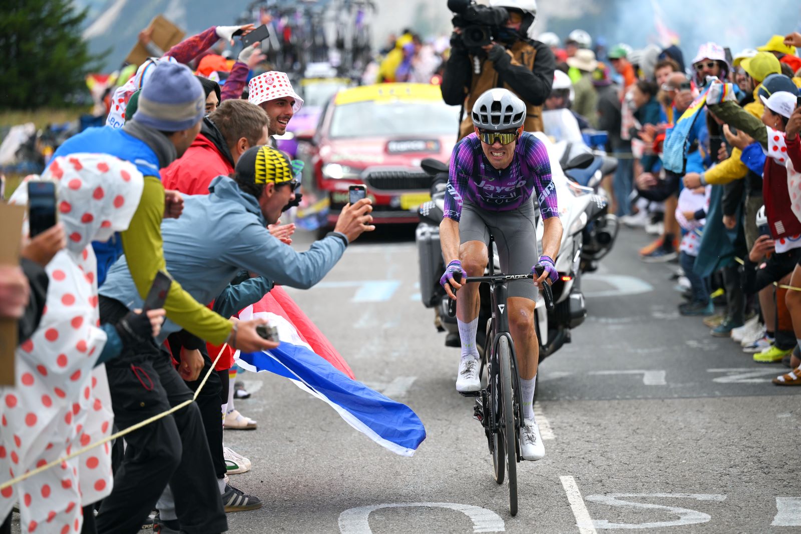 Finiszowali na wysokości ponad 2300 m! Za nami królewski etap Tour de France