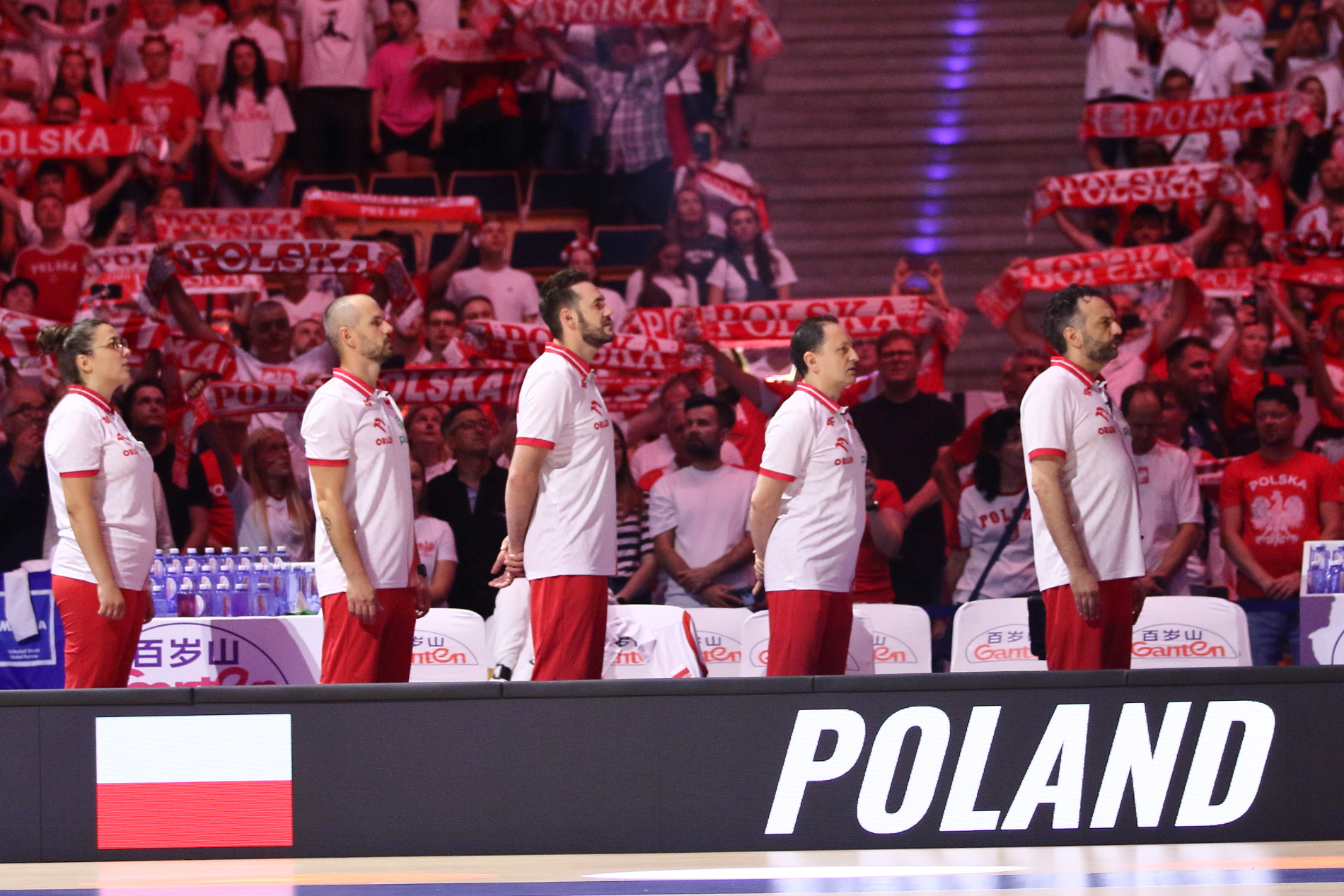 Przestrzega przed Kenijkami. "Potrafią robić rzeczy niemożliwe"