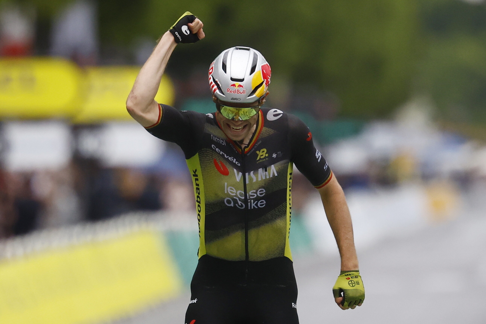 Wielki finał Tour de France dla Belga. Jedyny Polak w stawce na dalekim miejscu.