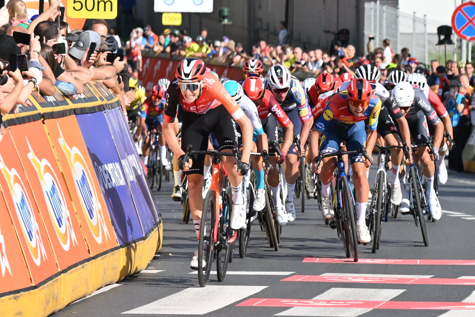 Brytyjczyk wygrał chaotyczny etap Tour de Pologne. Czekamy na wieści w sprawie Majki.