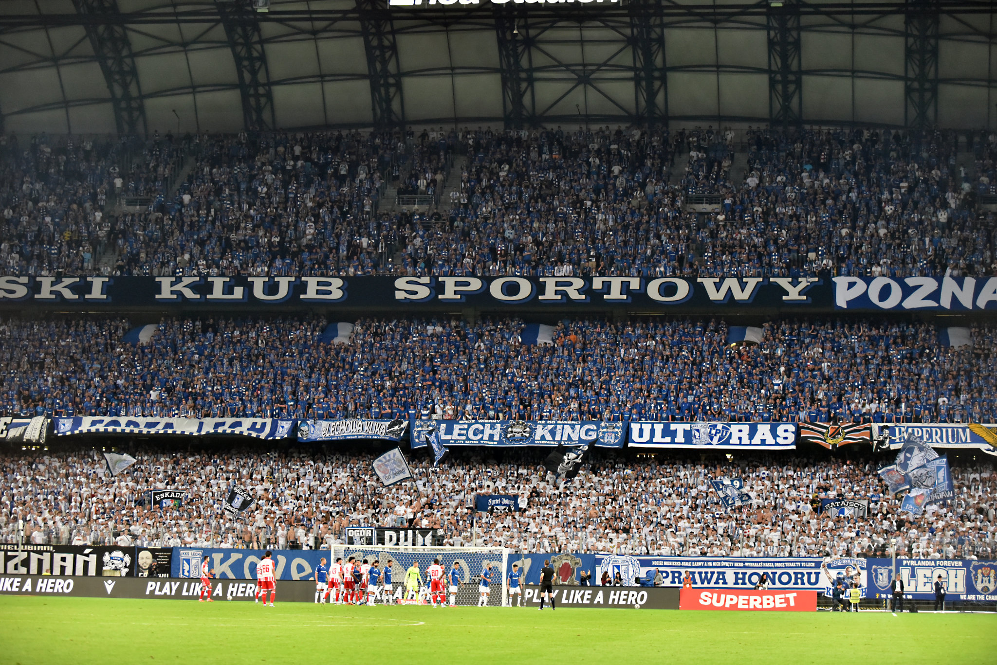 Zadyma w Hiszpanii. Kibole Rayo i Lecha starli się ze sobą