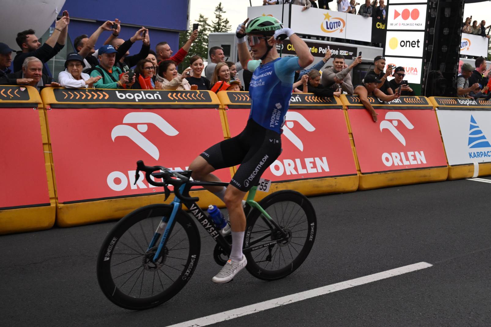 Mimo pęknietych żeber obronił żółtą koszulkę. Francuz cichym bohaterem 4. etapu TdP