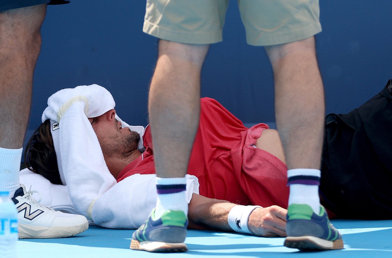 Francuz nie wytrzymał wysokich temperatur. Zemdlał na korcie