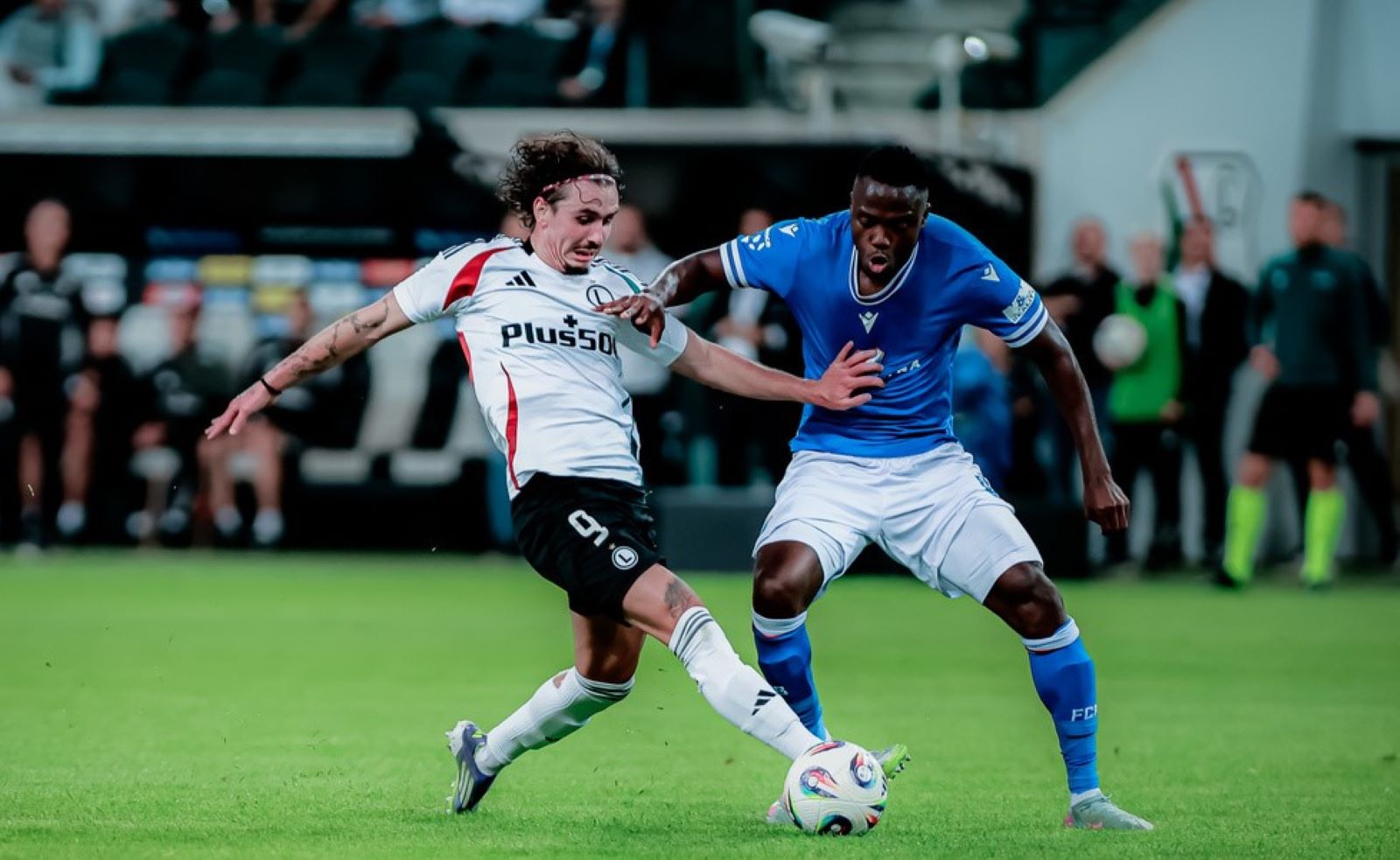 Napastnik Legii Warszawa blisko odejścia. Kluby mają mało czasu w finalizację