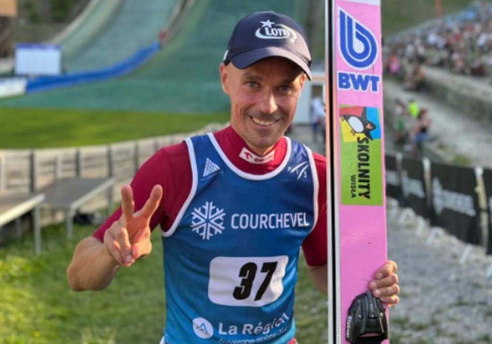 Żyła nagle ściągnął czapkę. Potem przerwał wywiad