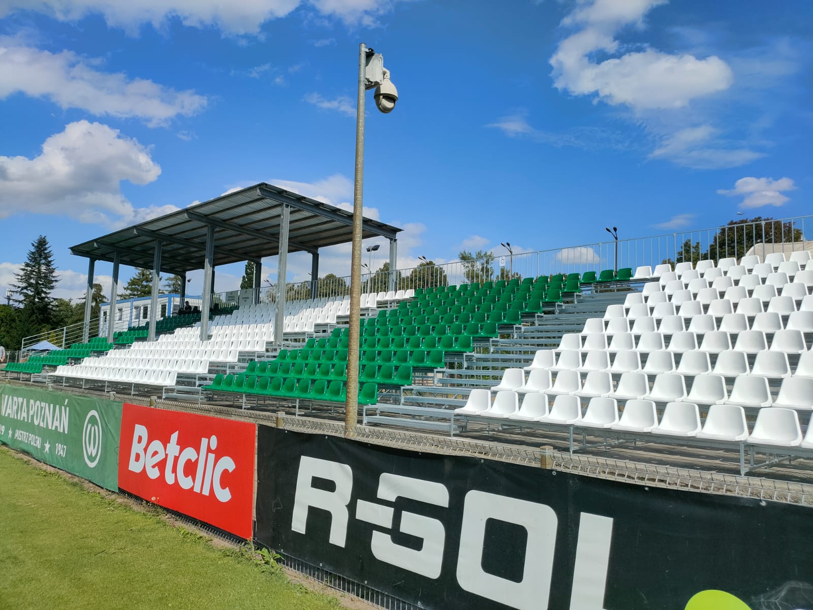 Warta Poznań chce rozbudować stadion. Rusza z akcją i zwróciła się do kibiców