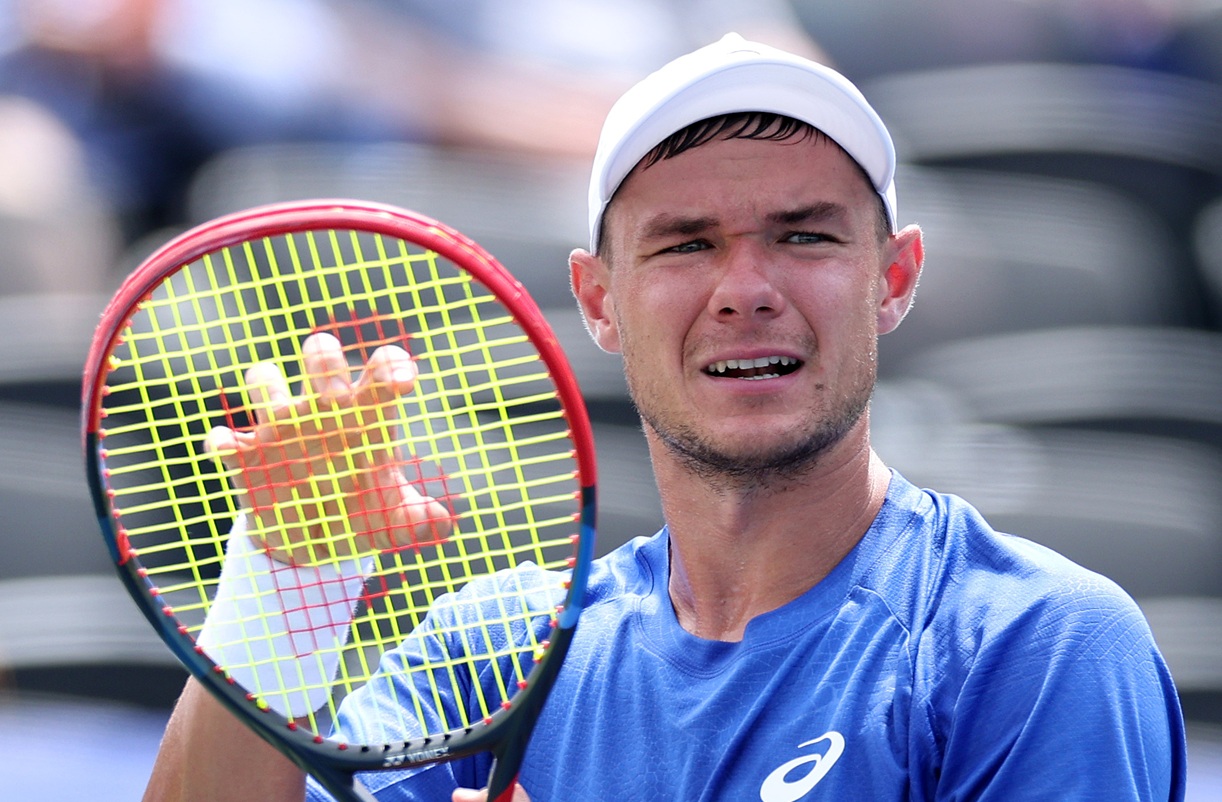 Majchrzak o krok od rekordu życiowego. Kolejny spadek Hurkacza