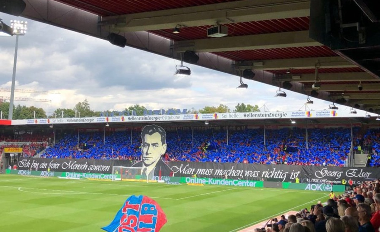 Piszą o tym Rosjanie. Oto jaki Niemcy wywiesili baner na trybunach