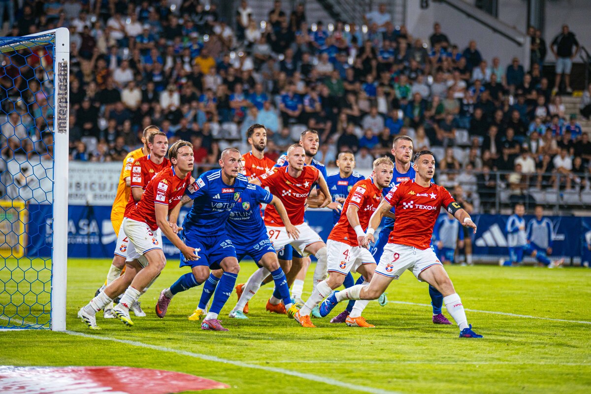 Hutnik Kraków - Wisła Kraków. Gdzie oglądać mecz STS Pucharu Polski? O której początek?