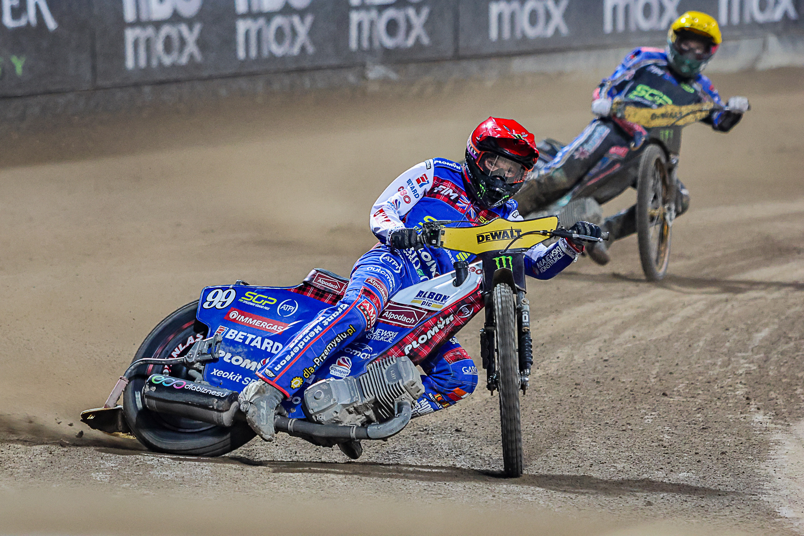 Są w potężnym kryzysie. Kilka gwiazd jednak konsekwentnie stawia na tę ligę