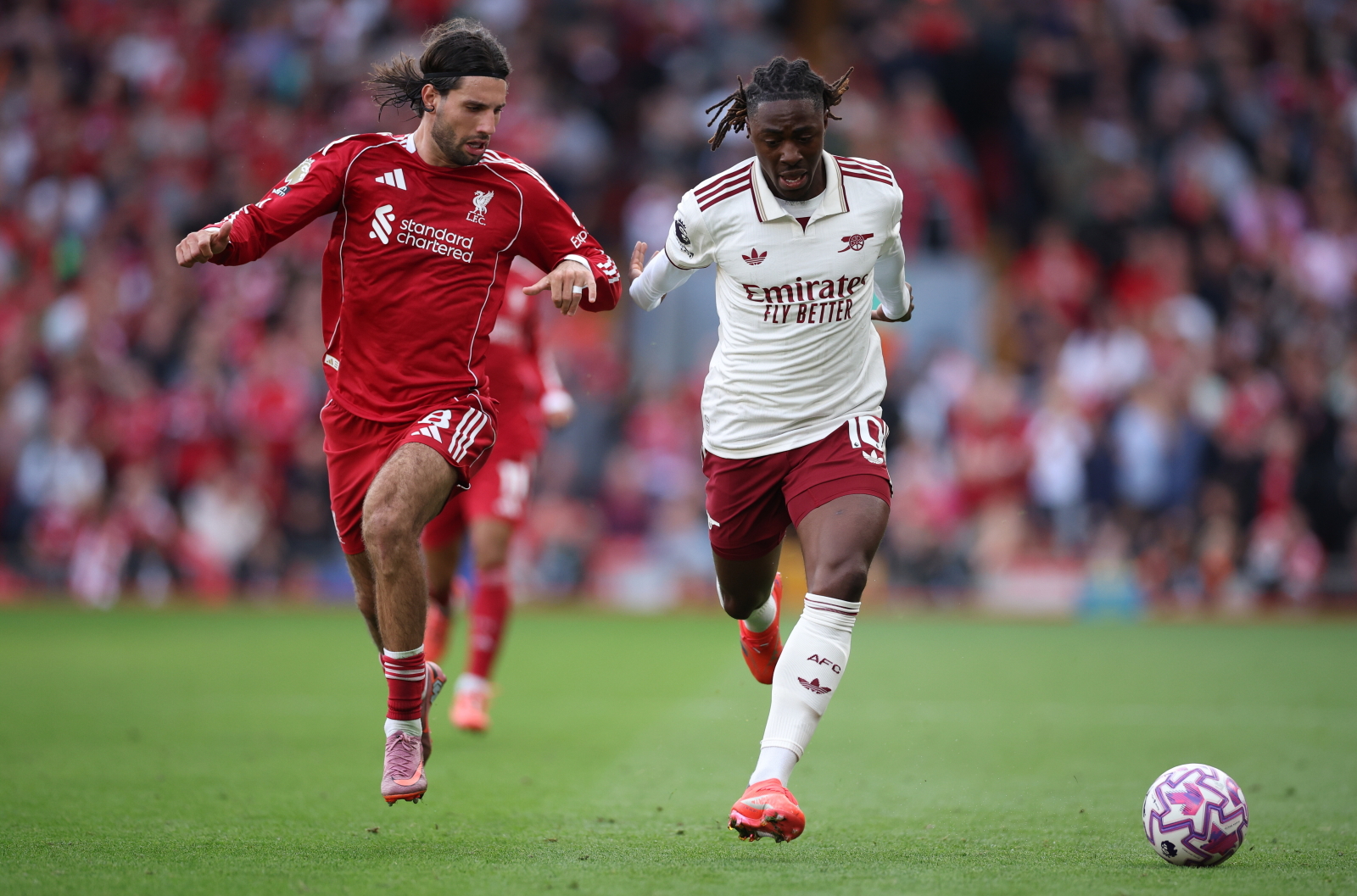 Przepiękny gol rozstrzygnął szlagier Premier League. Piłkarz Liverpoolu odpalił torpedę