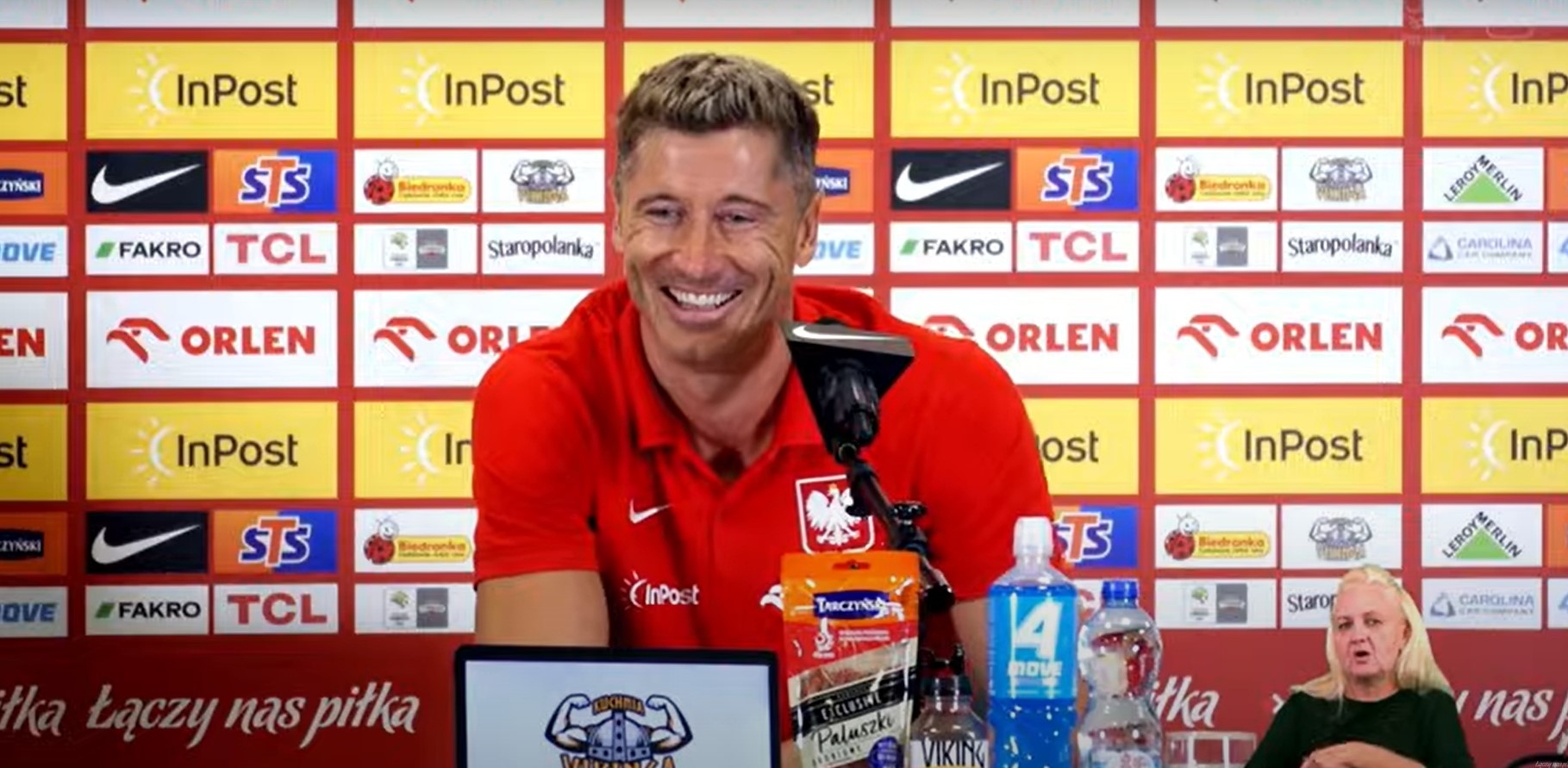 Dziennikarz zadał pytanie Lewandowskiemu. Nagła reakcja rzecznika. "Zawodnicy nie będą komentować"