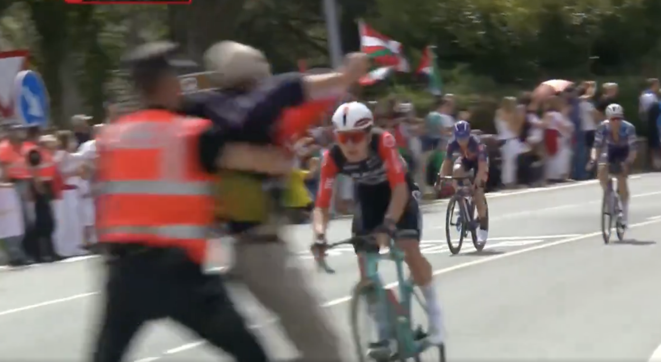 Aktywiści prawie doprowadzili do wypadku na Vuelta a Espana. Wyścig ma nowego lidera