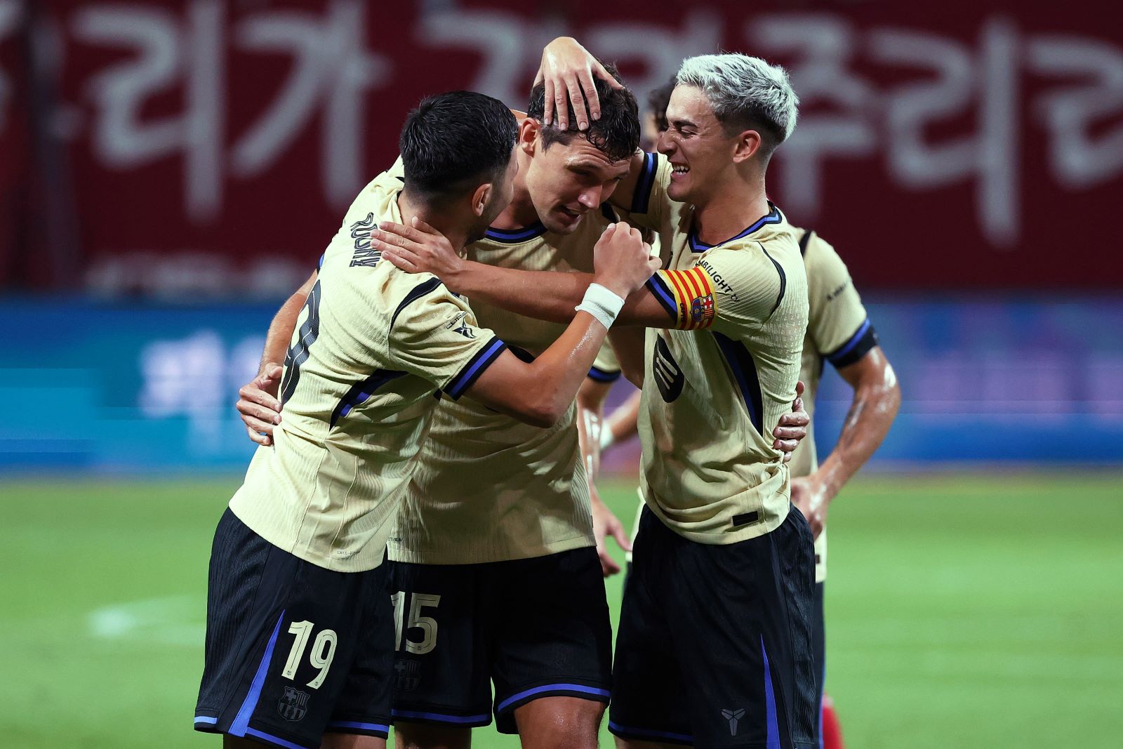 Obrońca Barcelony dostanie drugą szansę. Klub może przedłużyć z nim umowę