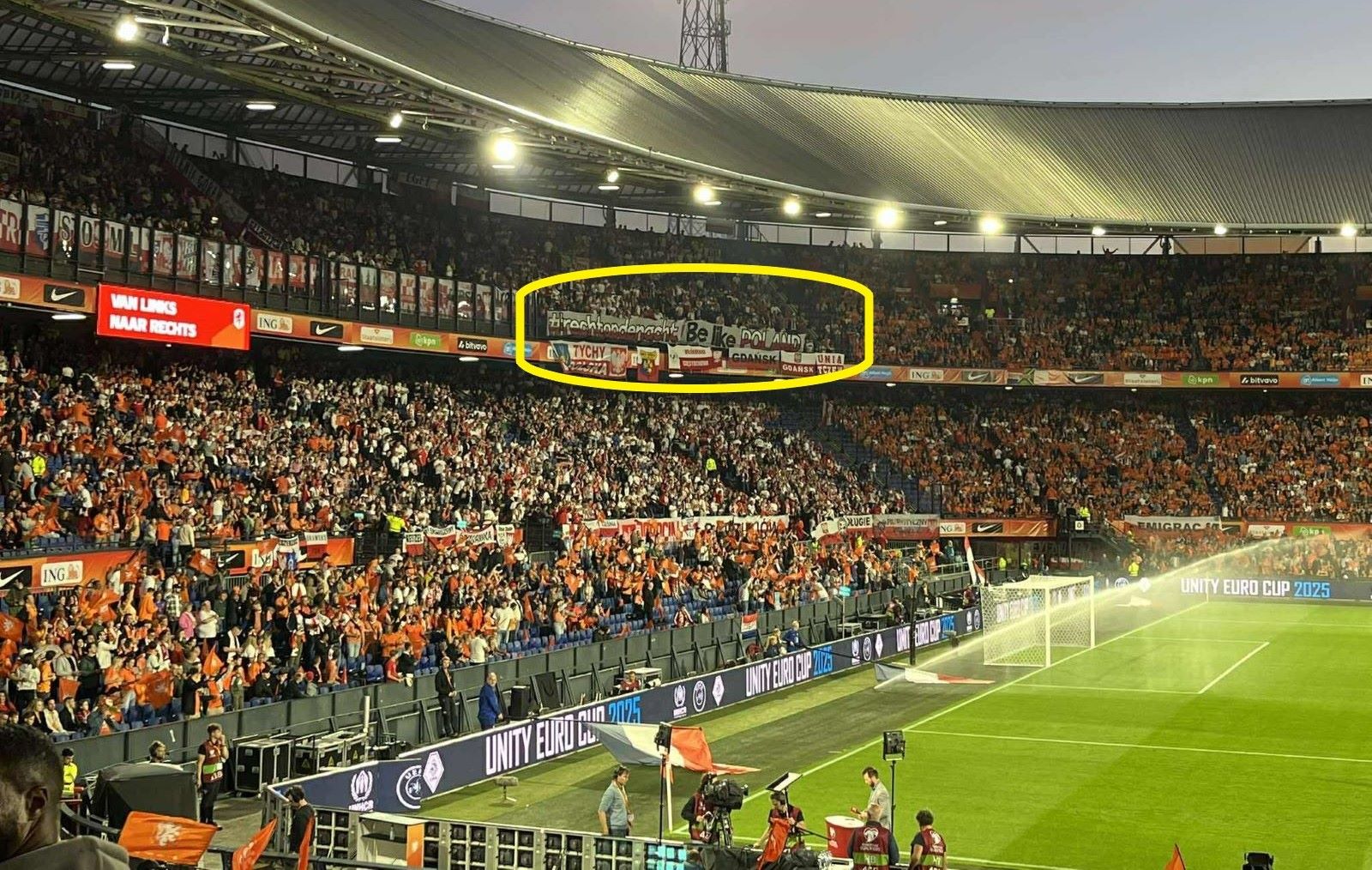 Wymowny transparent w sektorze Polaków. O tej sprawie słyszała cała Holandia