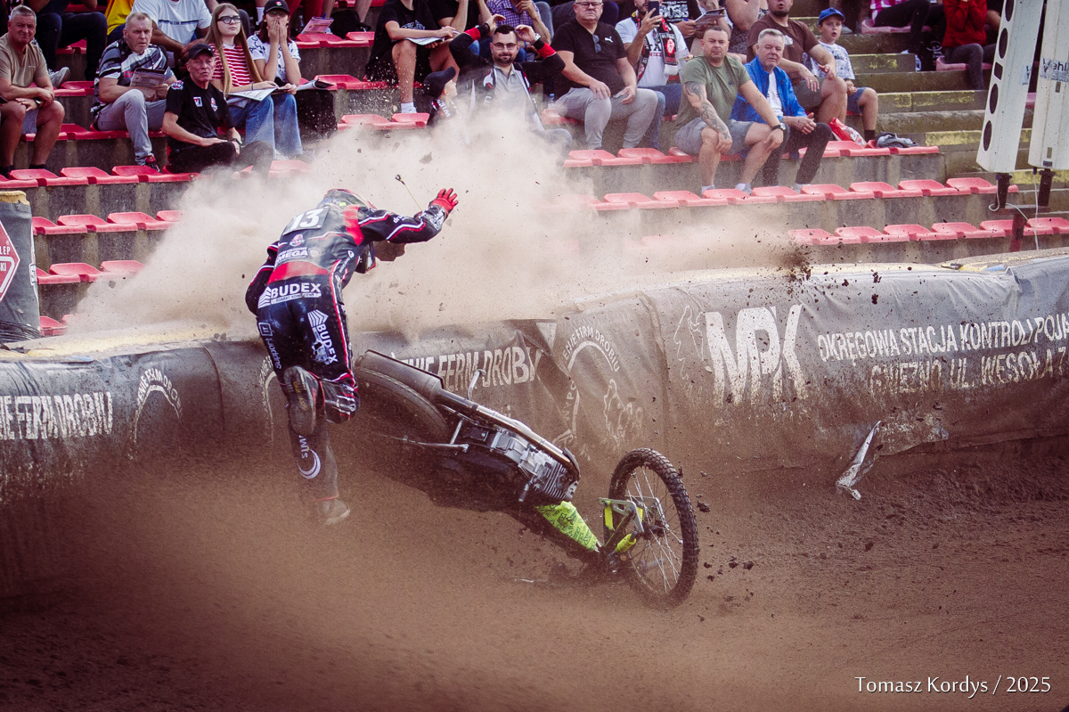 Szalony pomysł! Woda jako kotwica dla dmuchanej bandy