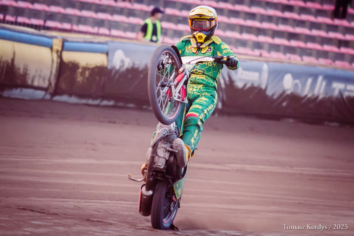 Żużel. Polonia zaprezentowała kevlar. Jest efektowna zmiana