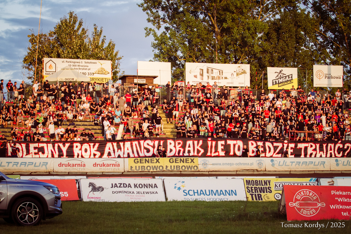 "Grupa kilkunastu nierozgarniętych osób". Ostro skwitował to, co zrobili kibice