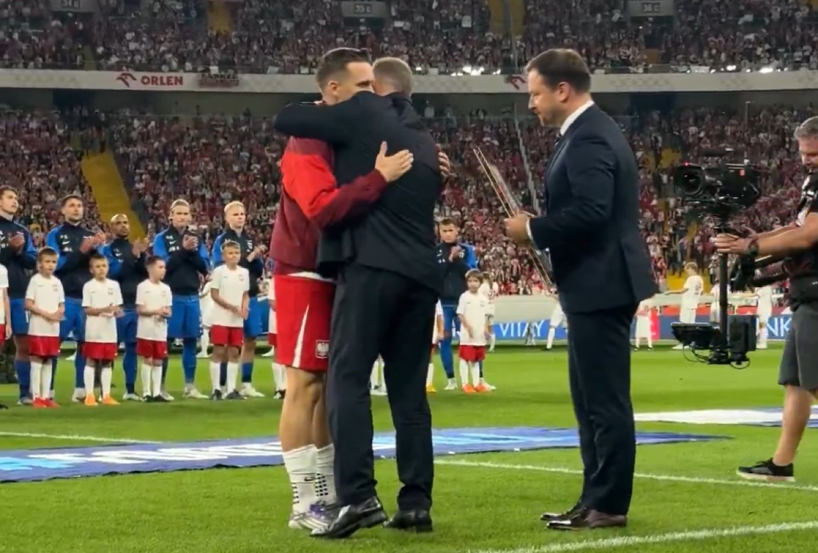 Sceny przed meczem w Chorzowie. Kulesza uhonorował Zielińskiego