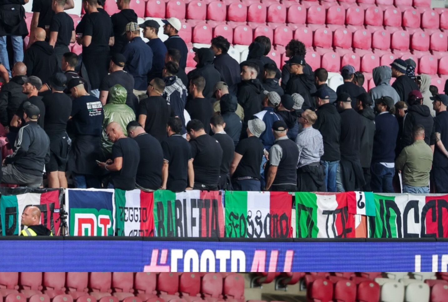 Włoscy kibice zaprotestowali na meczu z Izraelem. Oto co zrobili podczas hymnu