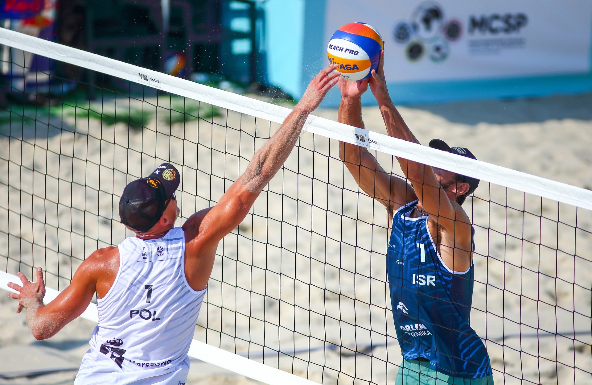 Brożyniak i Janiak żegnają w Wilanowie sezon plażowy