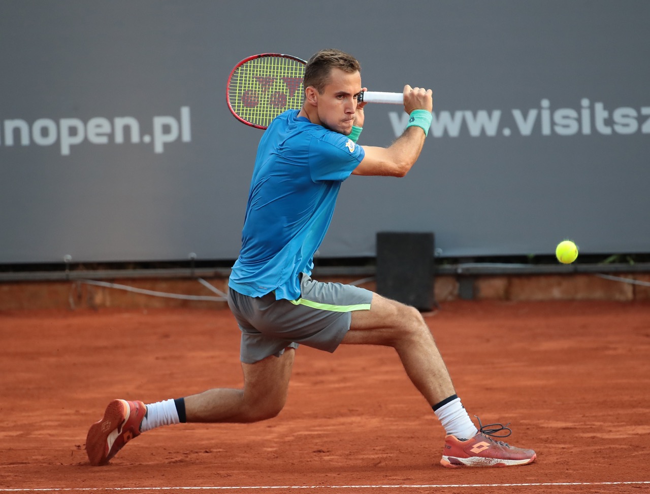 Polak przegrał seta. Potem pokazał moc