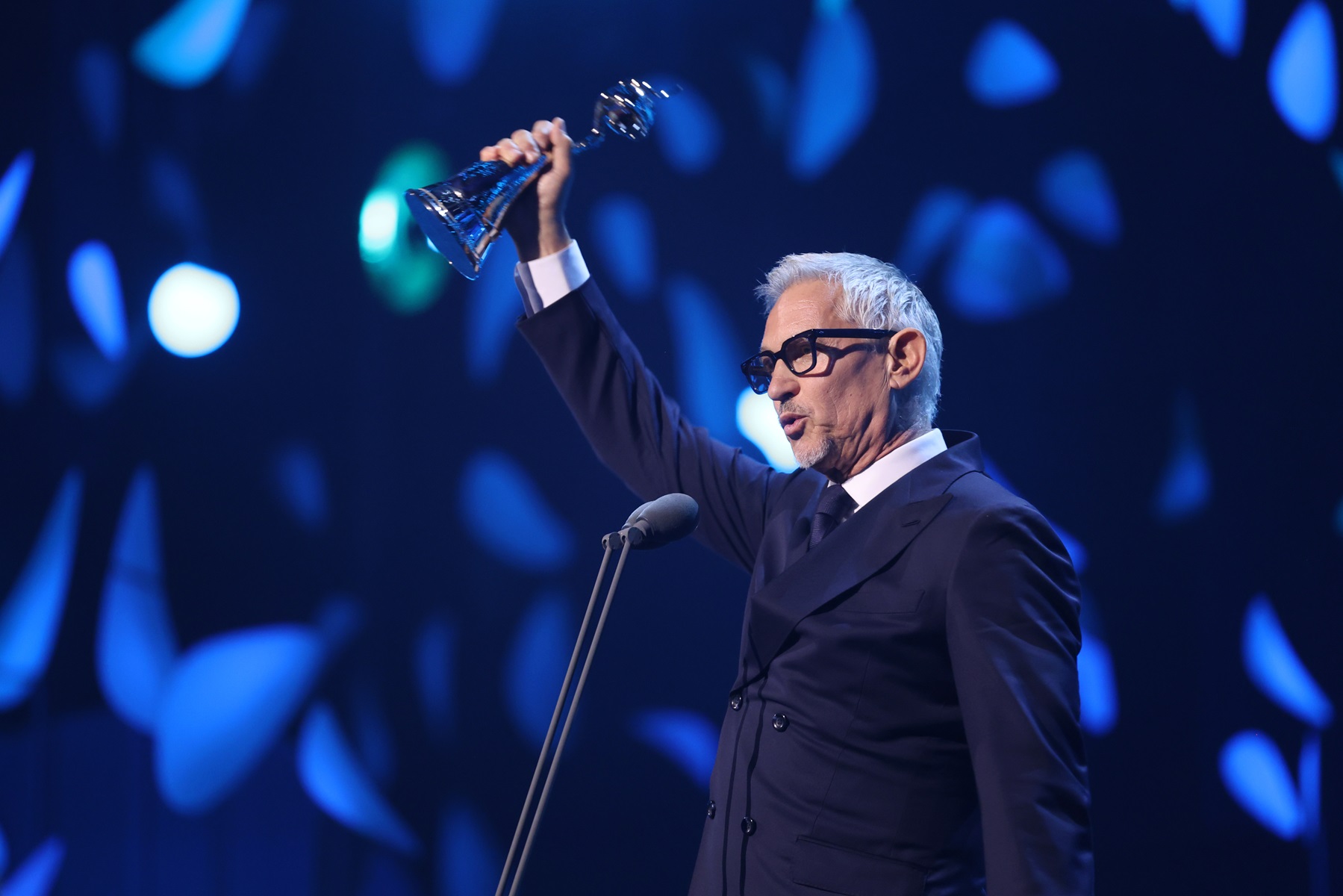 Został oskarżony o antysemityzm. Właśnie odebrał prestiżową nagrodę