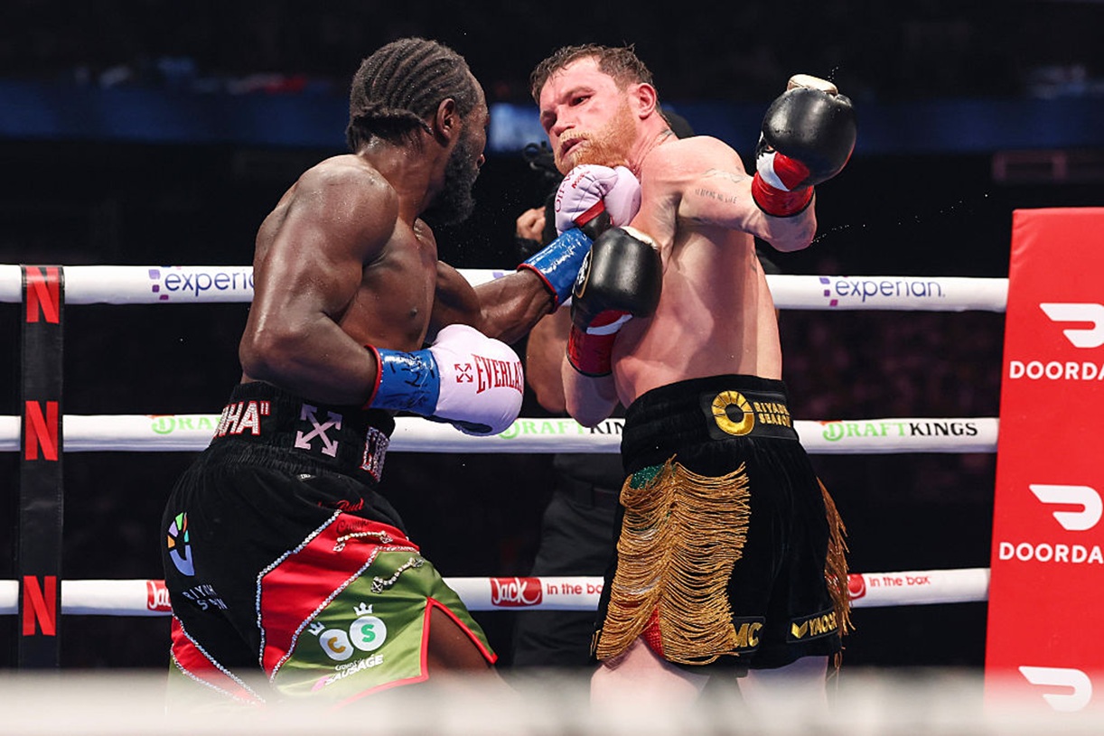 Historyczna walka. Zdobył cztery pasy mistrza świata