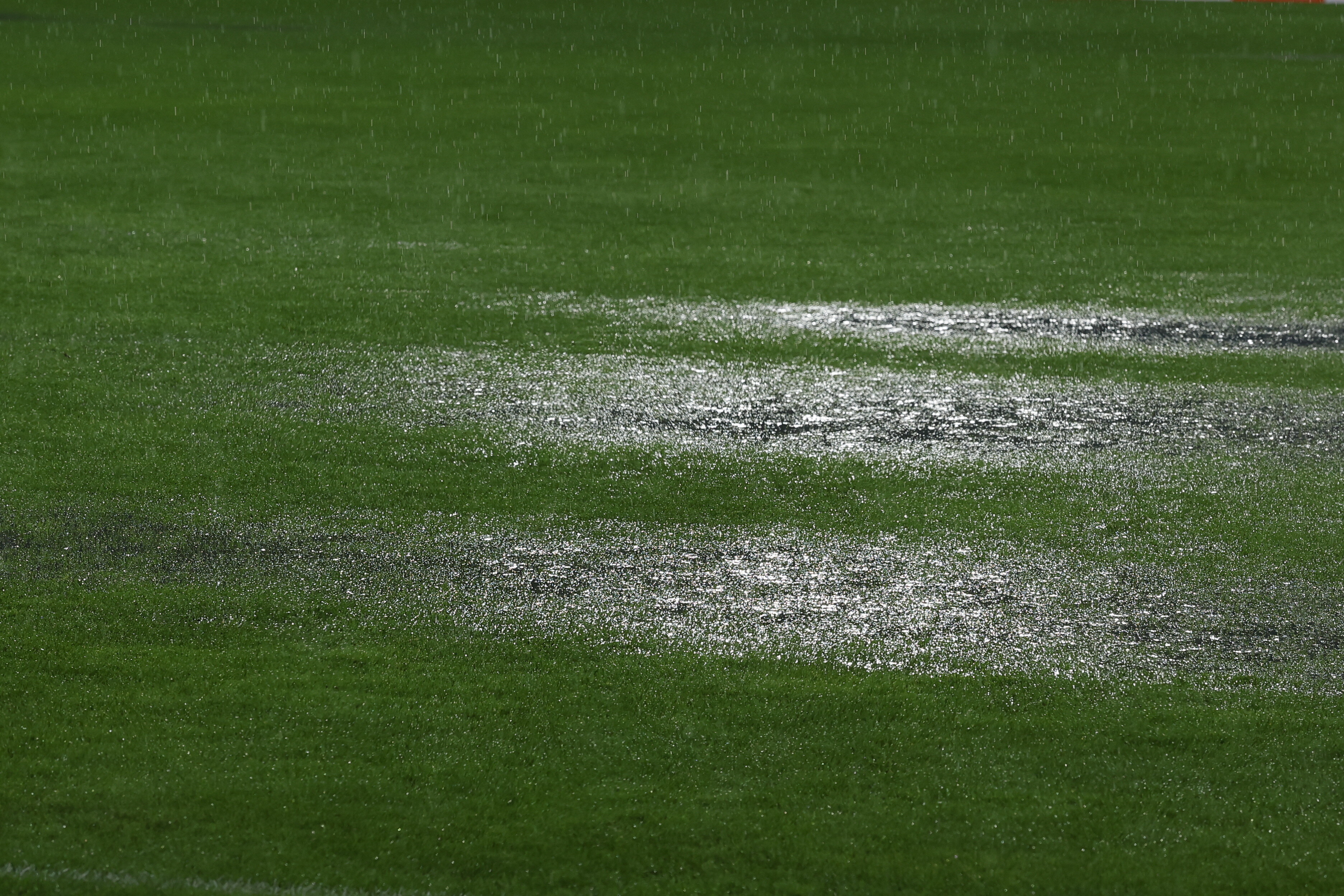 Deszcz znów wygra? Mecz Ekstraklasy zagrożony